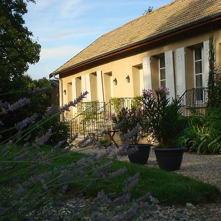 Les Communs Du Manoir Écully Exterior foto